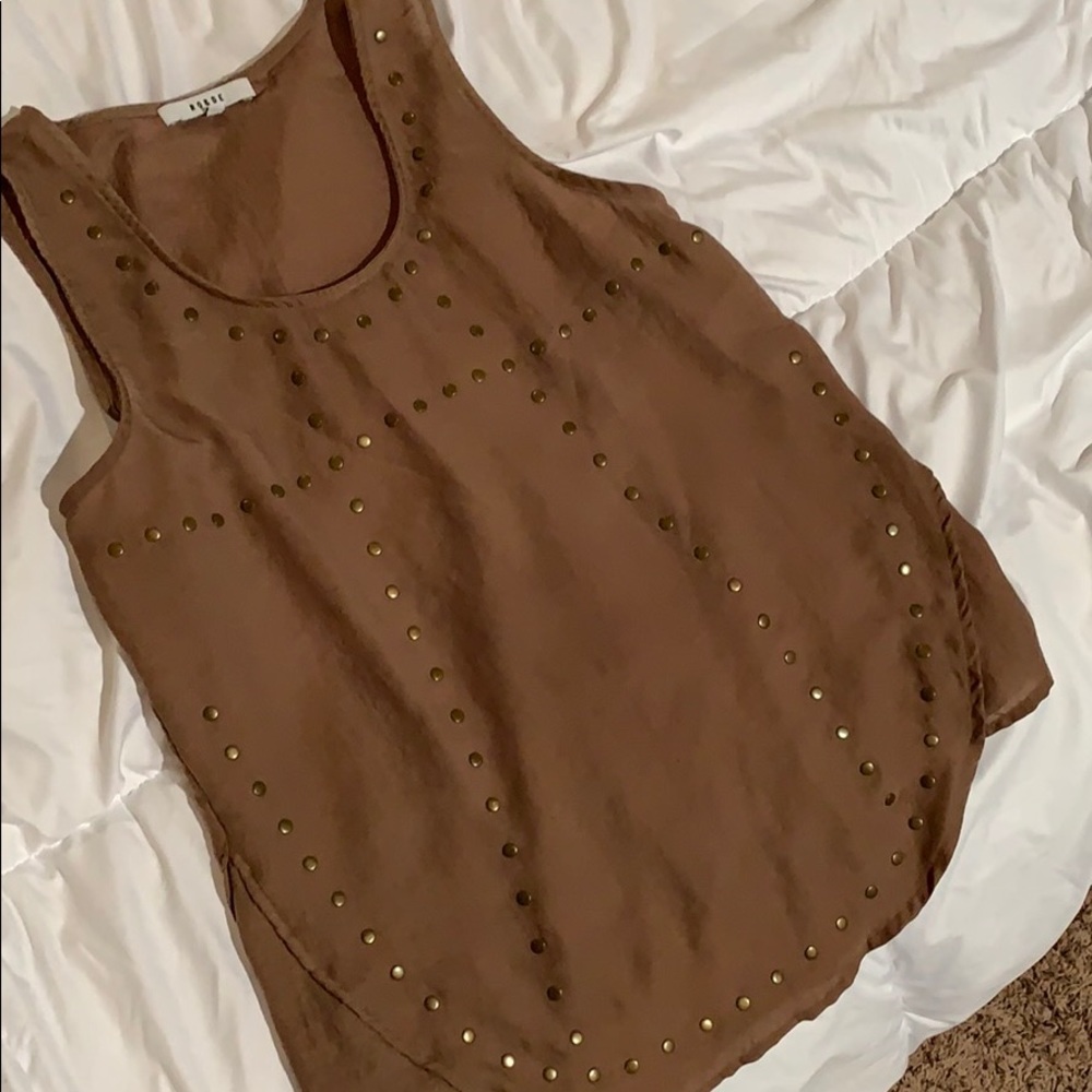 Tan tank